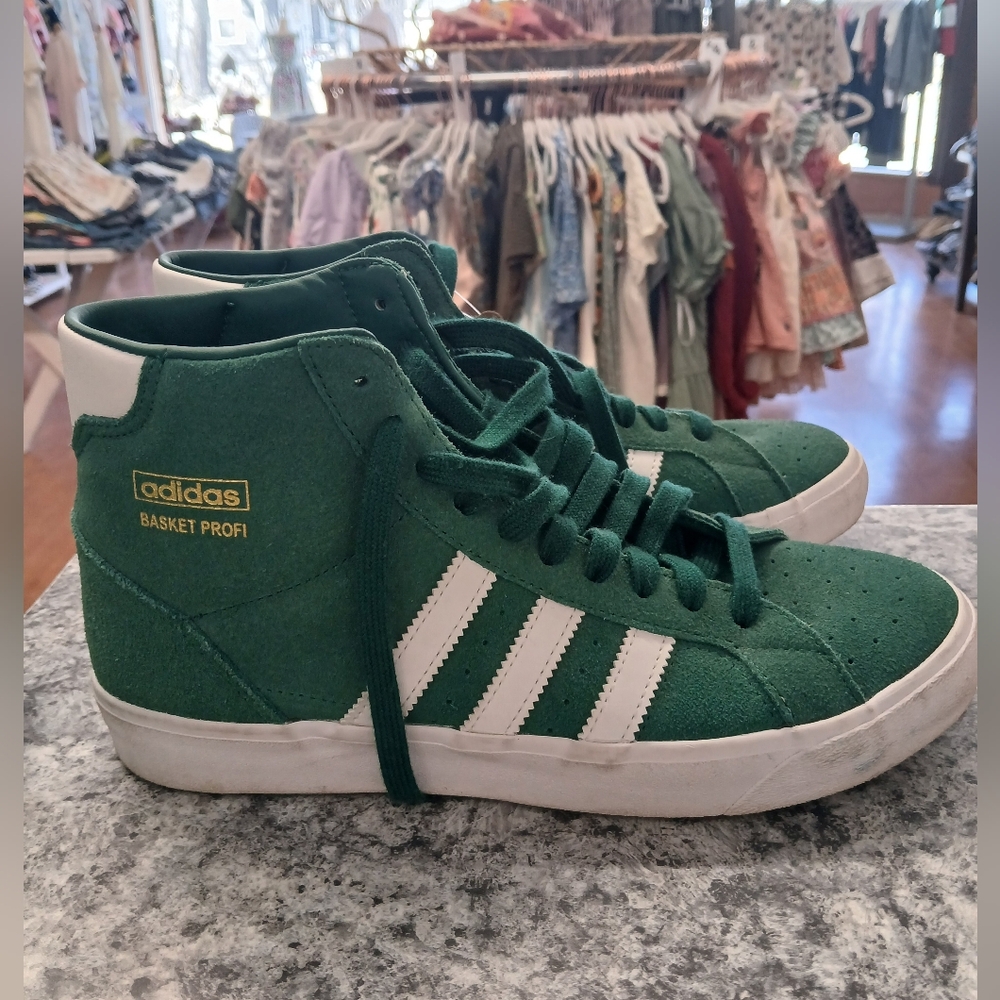 adidas Originals Men's Basket Profile Sneaker, Green/White/Gold Metallic, size 8